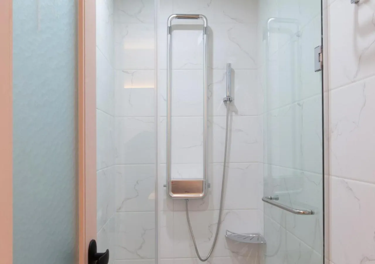 Brosis Hotel Busan 2*,